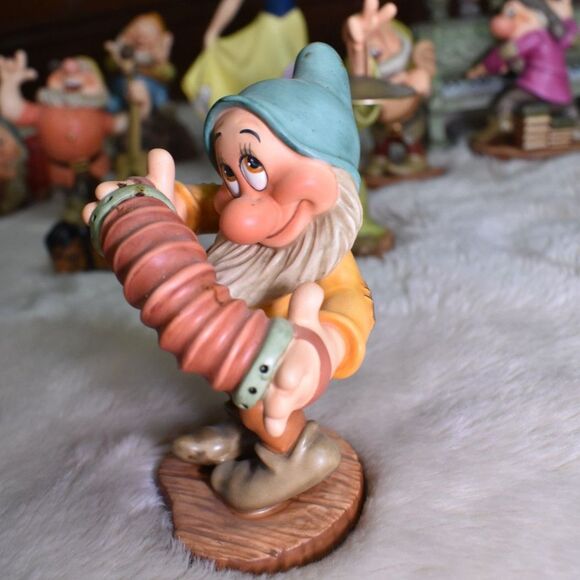 WDCC Disney Snow White And The Seven Dwarfs With Pipe Organ 10 Piece Set - Picture 3 of 16